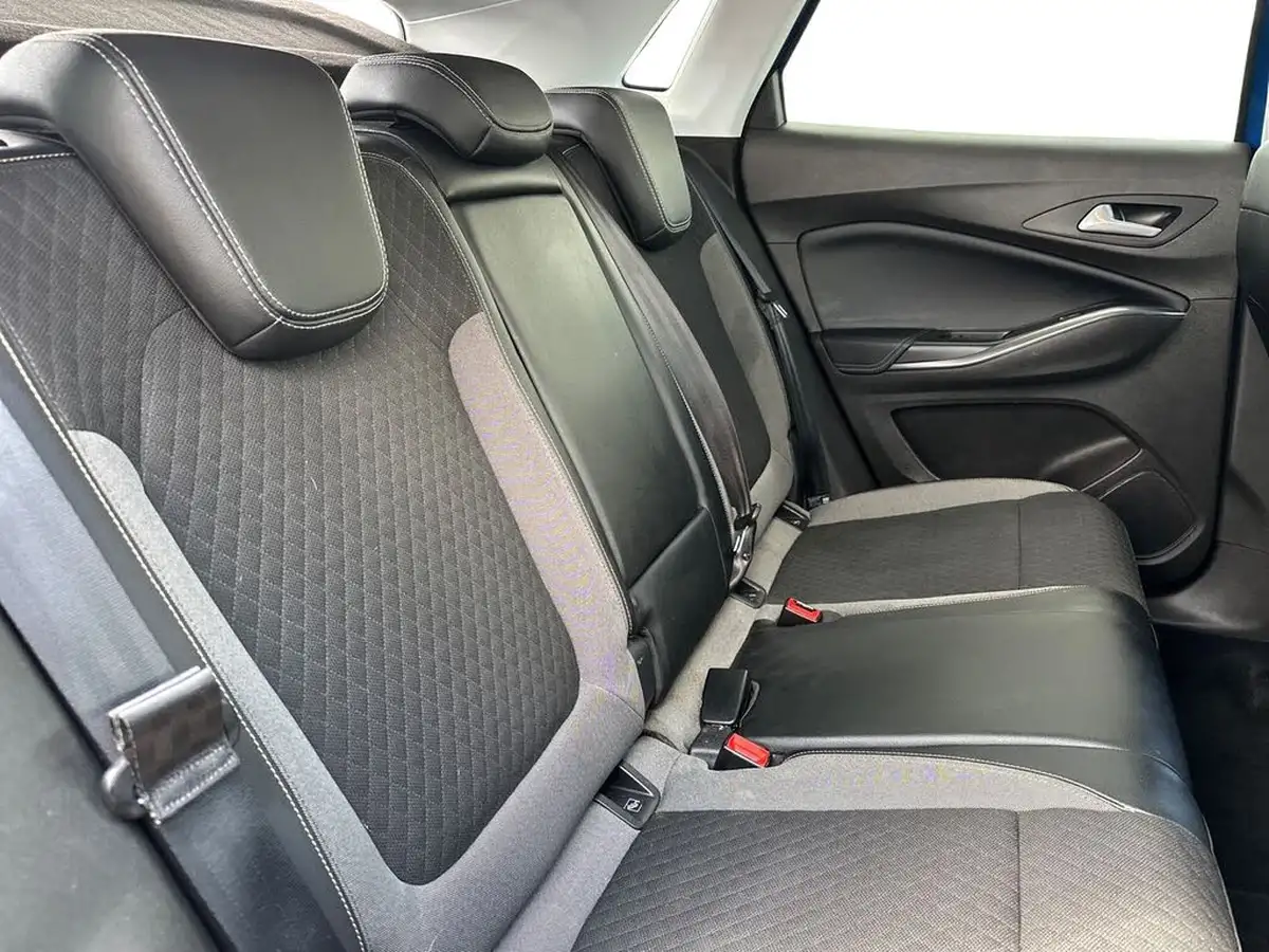 2020-vauxhall-grandland-x-12-sri-nav-big-9