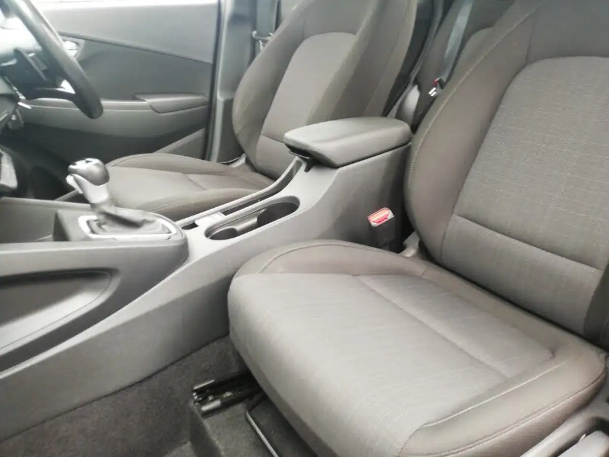 2022-hyundai-kona-16-gdi-se-connect-big-4
