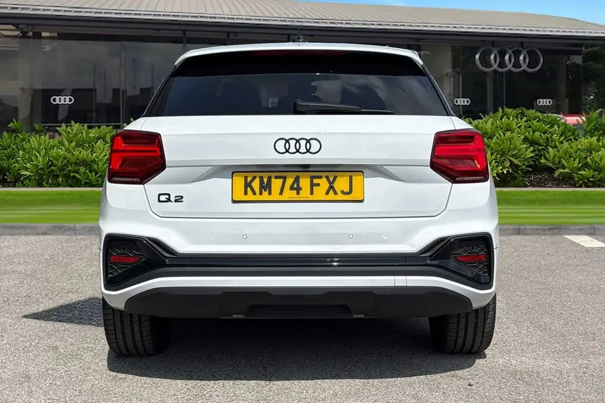 2024-audi-q2-15-35-tfsi-black-edition-s-tronic-big-3