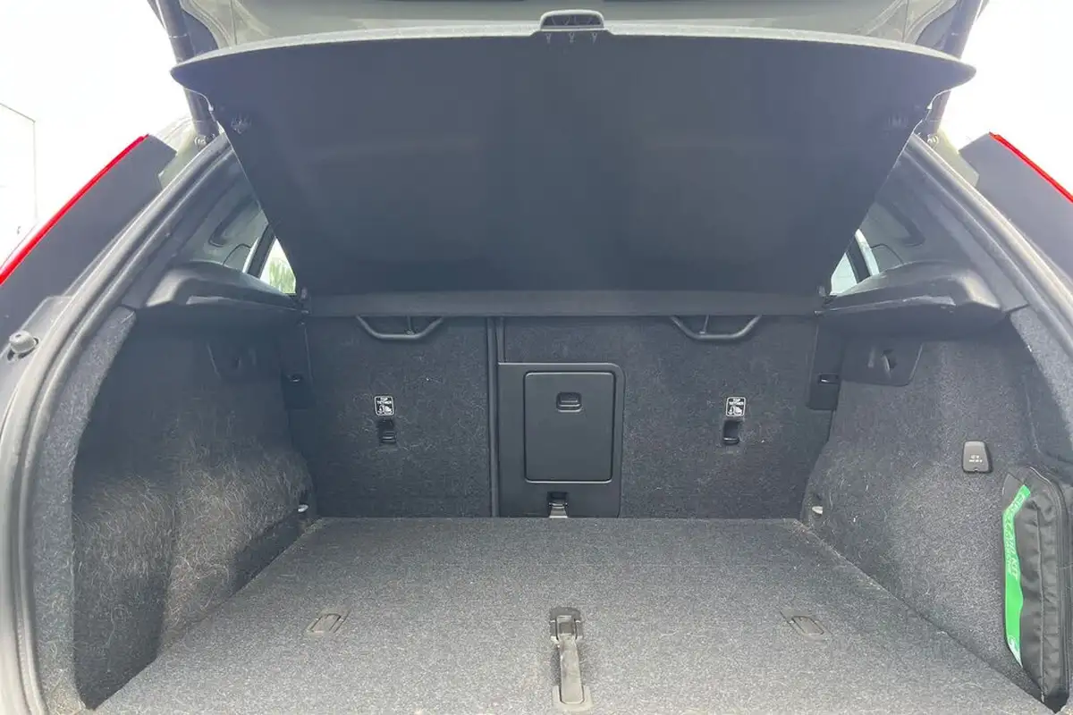 2022-volvo-xc40-20-b3-plus-big-7