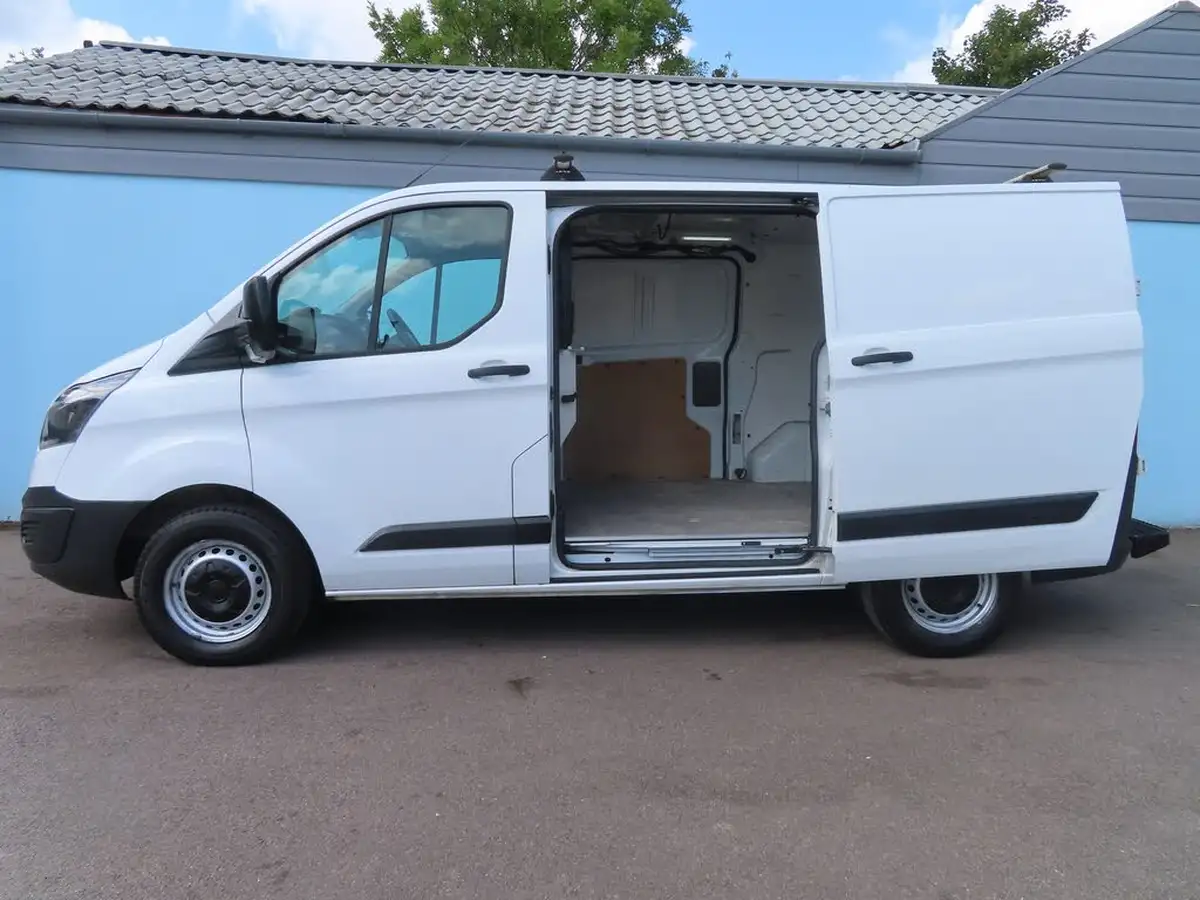 2017-ford-transit-custom-20tdci-310-l1h1-105pseu6-panel-van-big-12