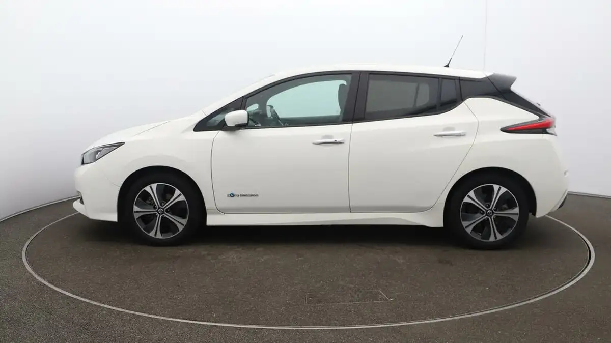2020-nissan-leaf-e-tekna-big-57