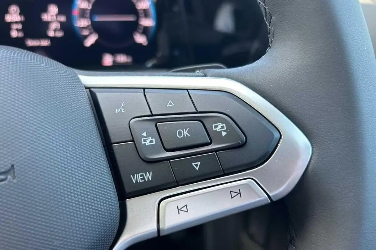 2025-volkswagen-golf-15-etsi-match-big-16