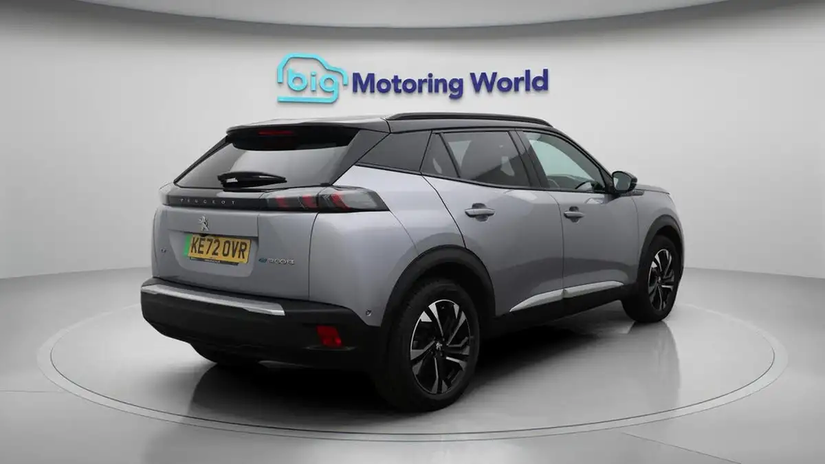 2023-peugeot-2008-suv-e-gt-136bhp-50kwh-station-wagon-big-7