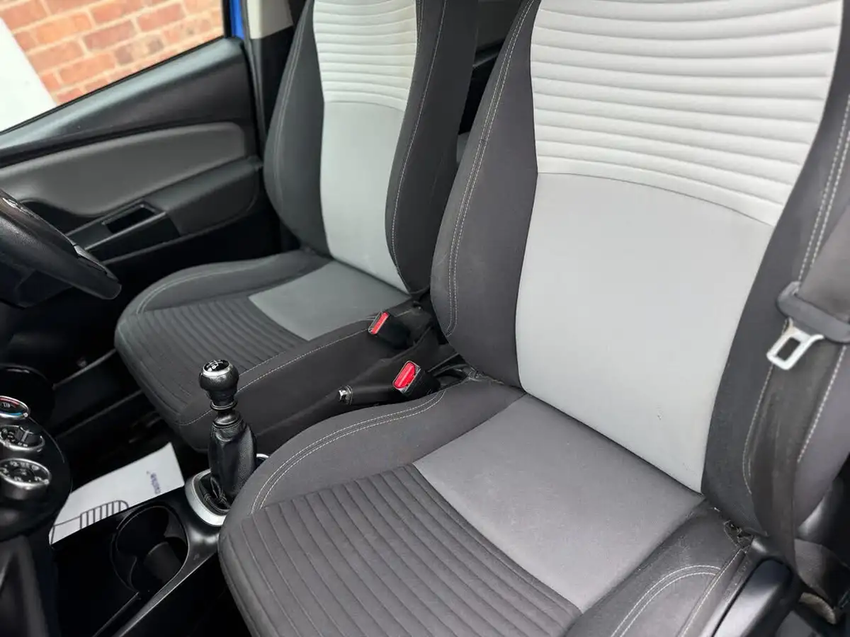 2018-toyota-yaris-15-vvt-i-icon-navi-big-29