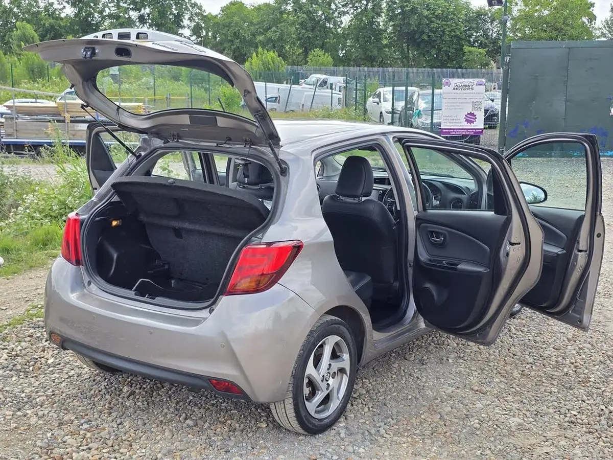 2015-toyota-yaris-15-vvt-i-excel-hybrid-15in-big-13