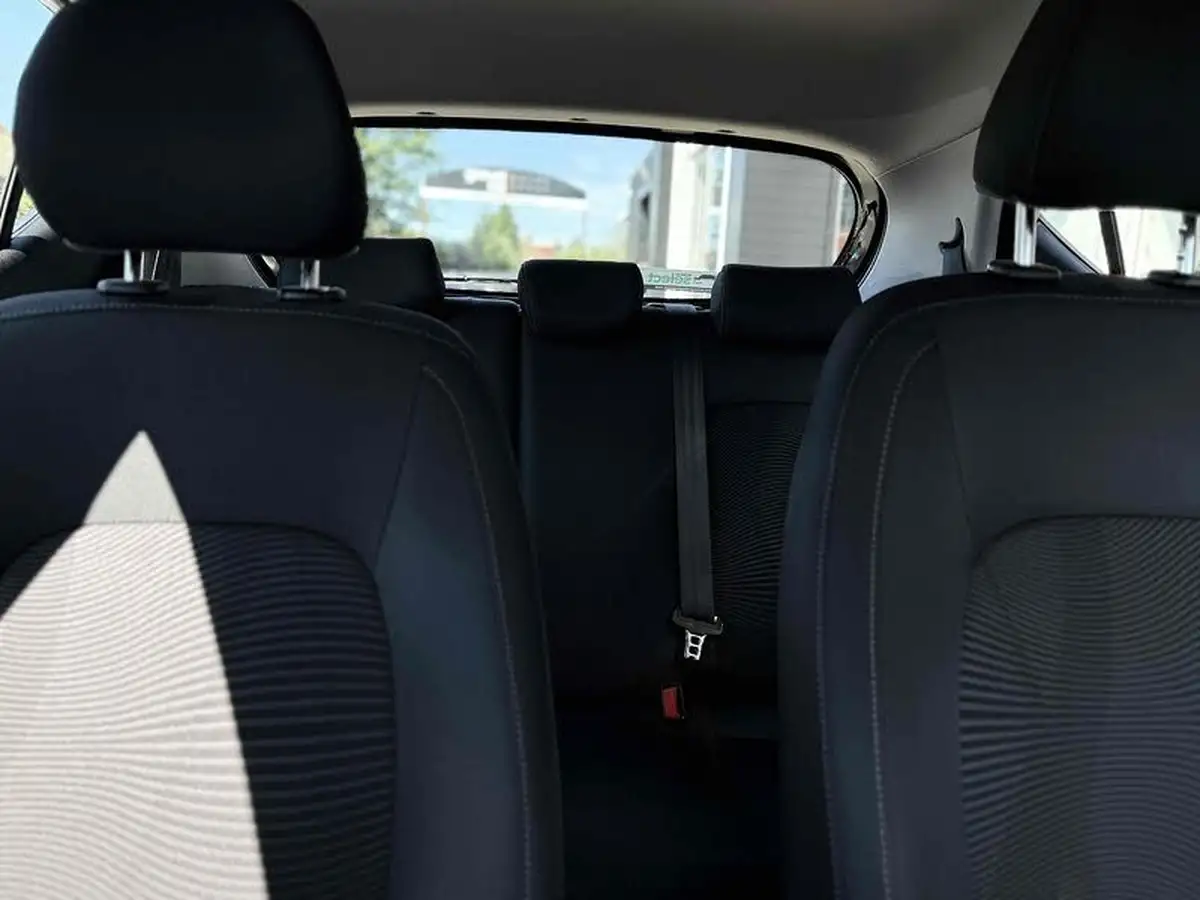 2019-hyundai-i10-10-se-67ps-big-17