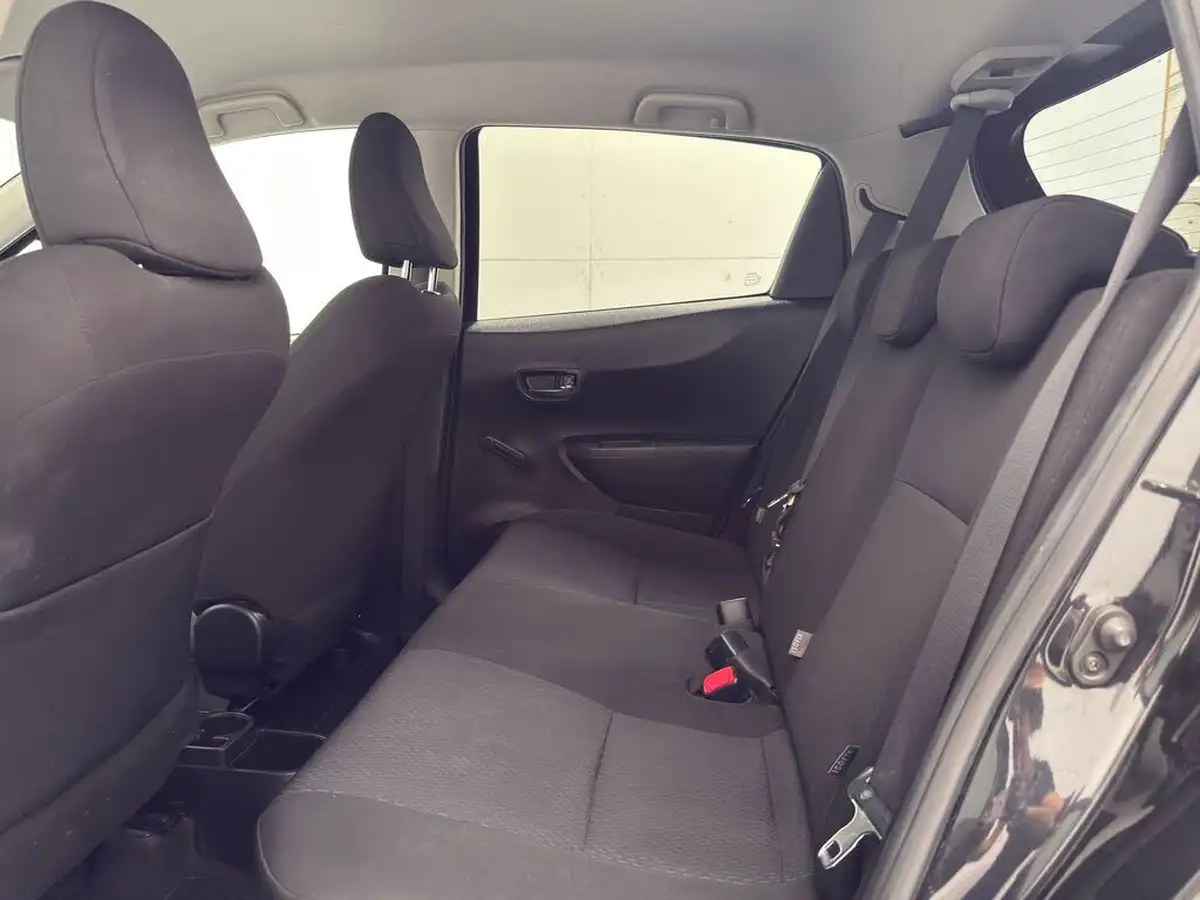 2013-toyota-yaris-15-vvt-i-t4-big-37