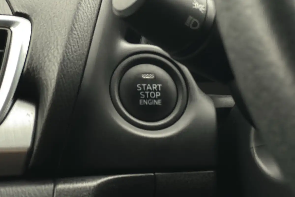 2015-mazda-mazda3-20-sport-nav-120ps-fastback-4d-auto-big-21