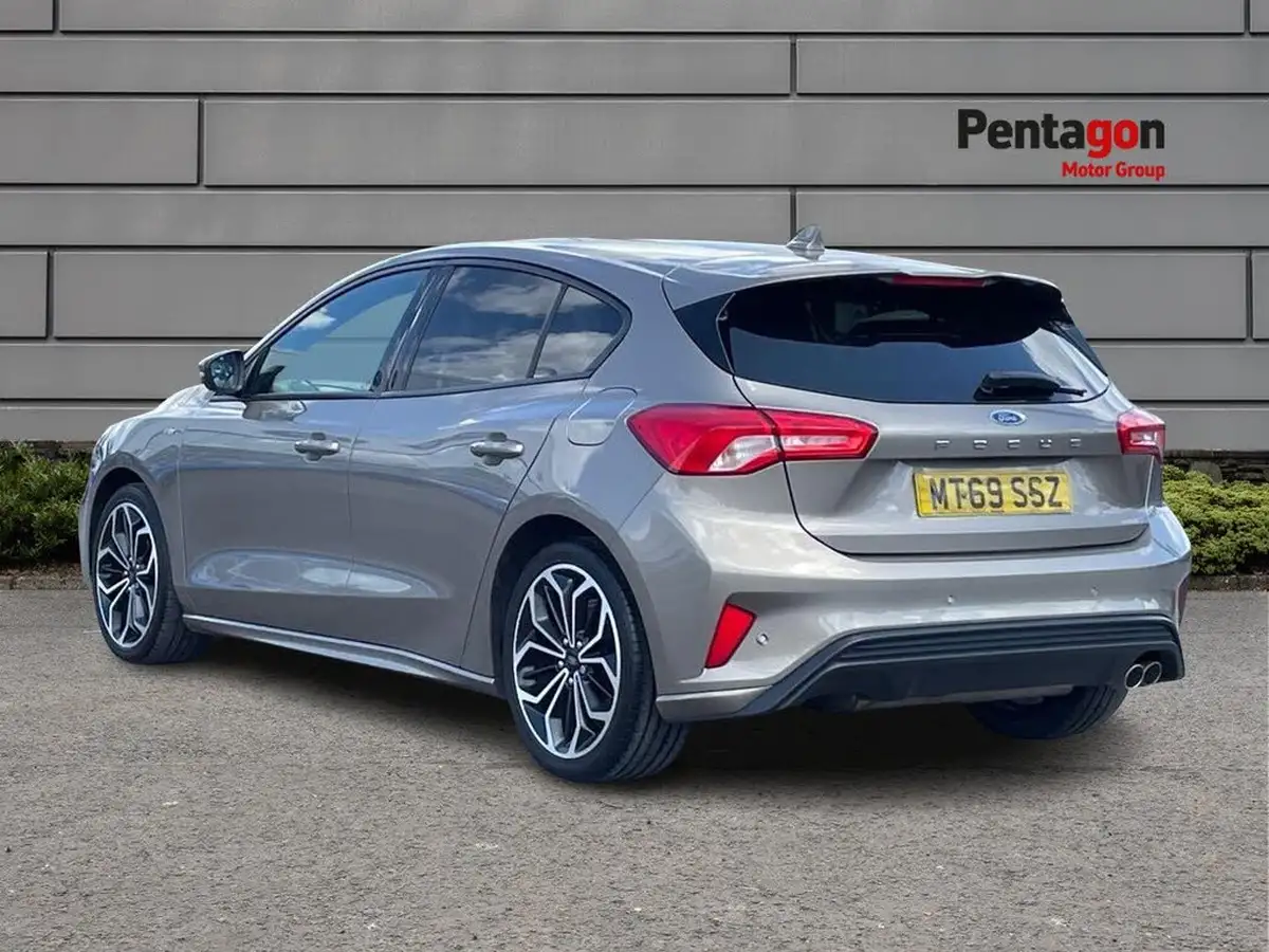 2019-ford-focus-10t-st-line-x-hatchback-big-1