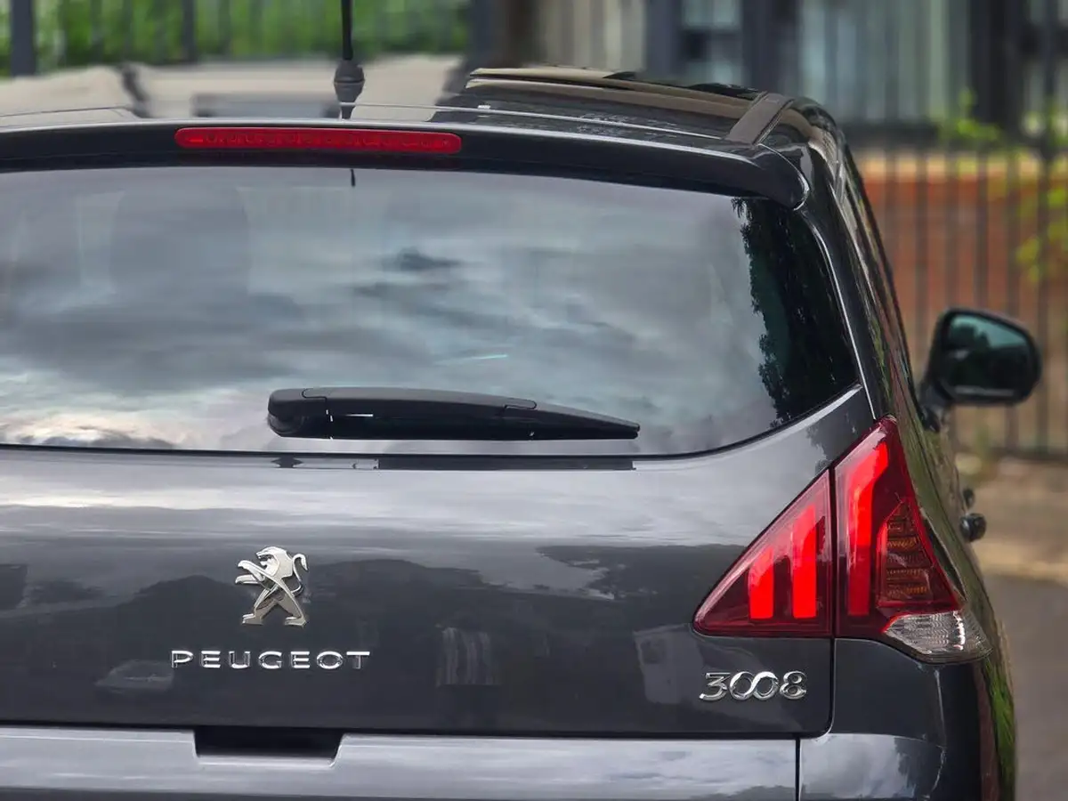 2016-peugeot-3008-crossover-16bluehdi-allure-big-22
