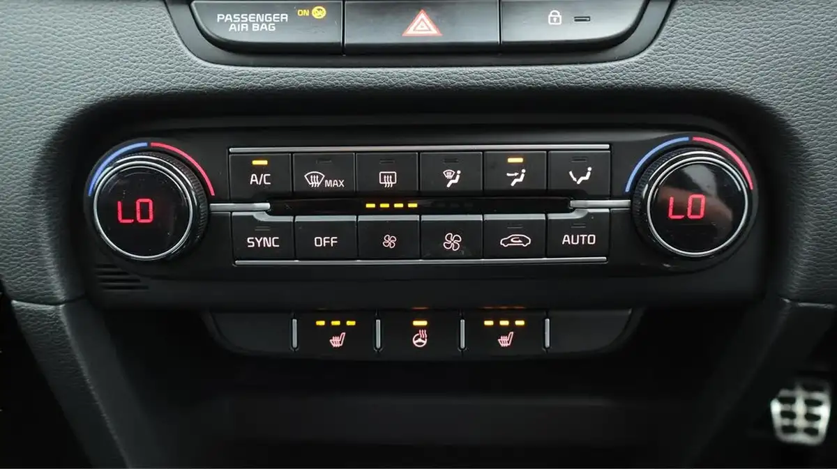 2022-kia-pro-ceed-15-t-gdi-gt-line-big-12