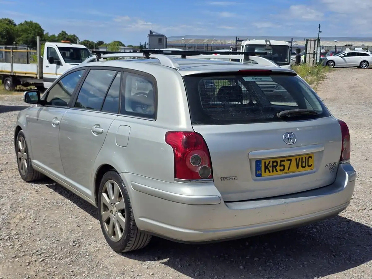 2007-toyota-avensis-20td-tr-estate-5d-big-3