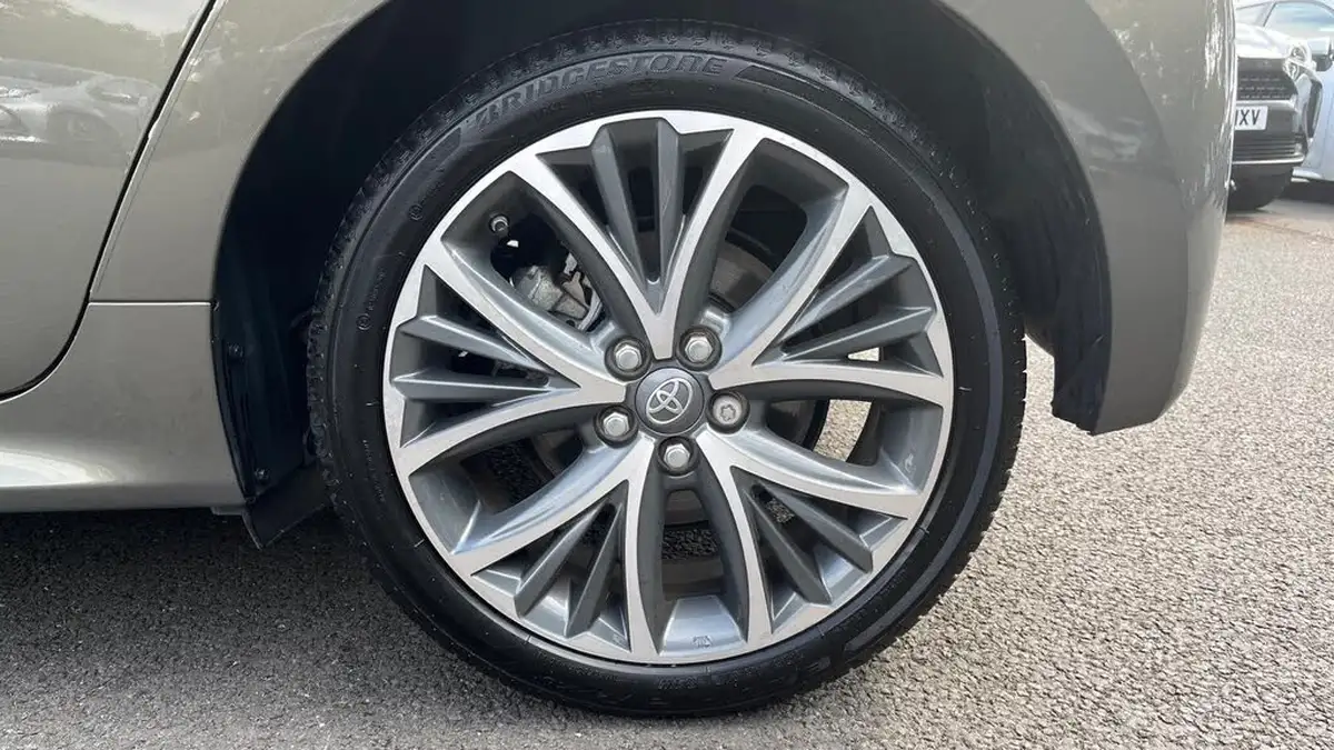 2023-toyota-yaris-15-vvt-i-excel-big-28