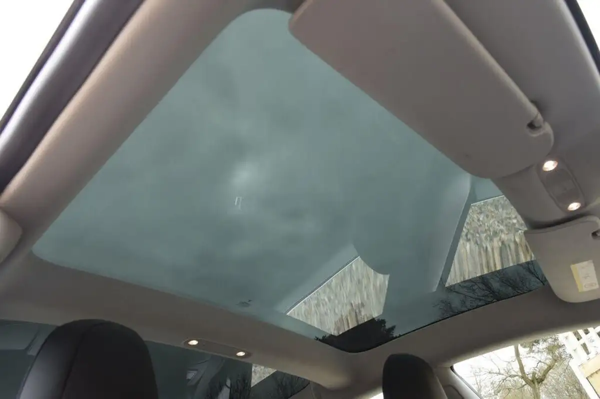 2020-tesla-model-3-e-performance-big-46