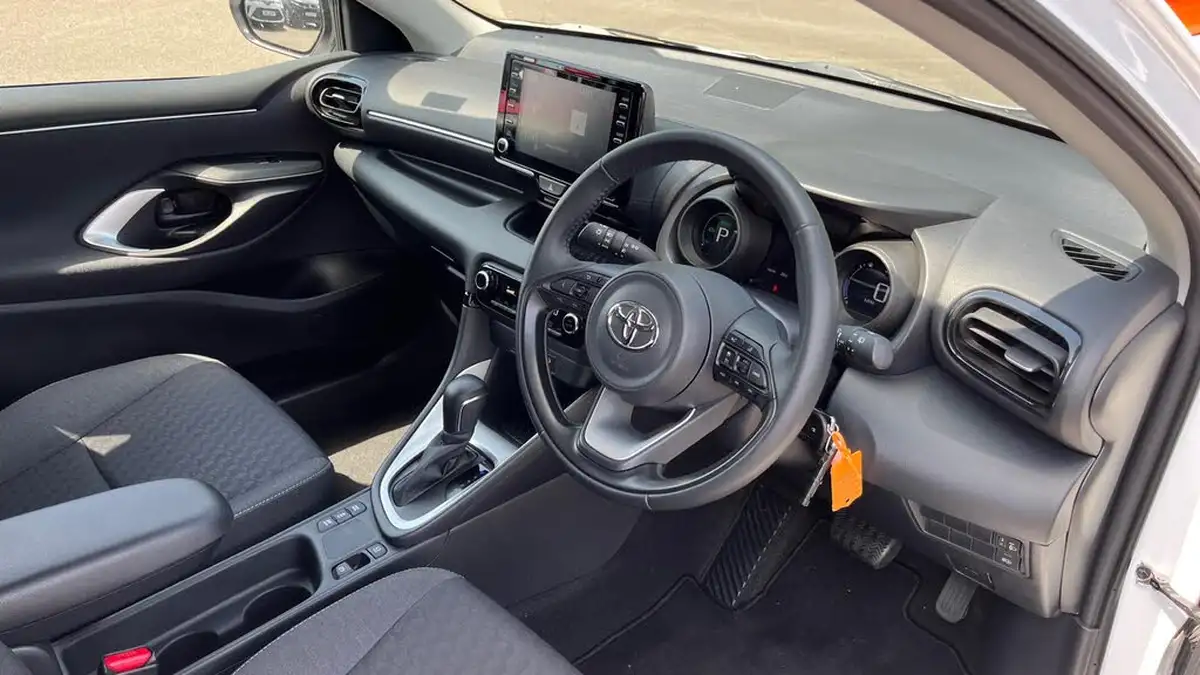 2023-toyota-yaris-15-vvt-i-design-big-22