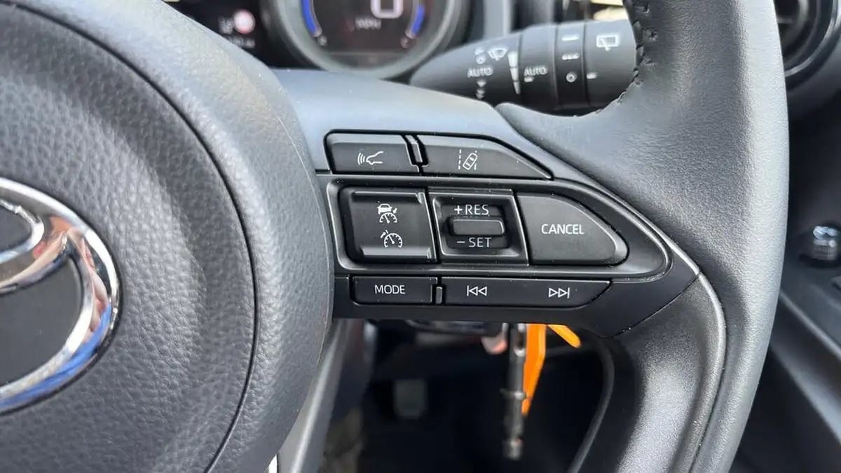 2023-toyota-yaris-15-vvt-i-design-big-46