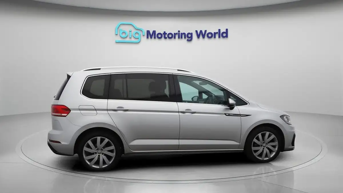 2020-volkswagen-touran-15-tsi-r-line-big-8