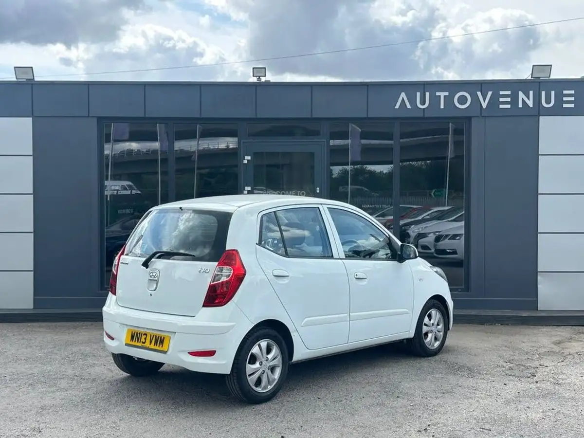 2013-hyundai-i10-12-active-auto-big-1
