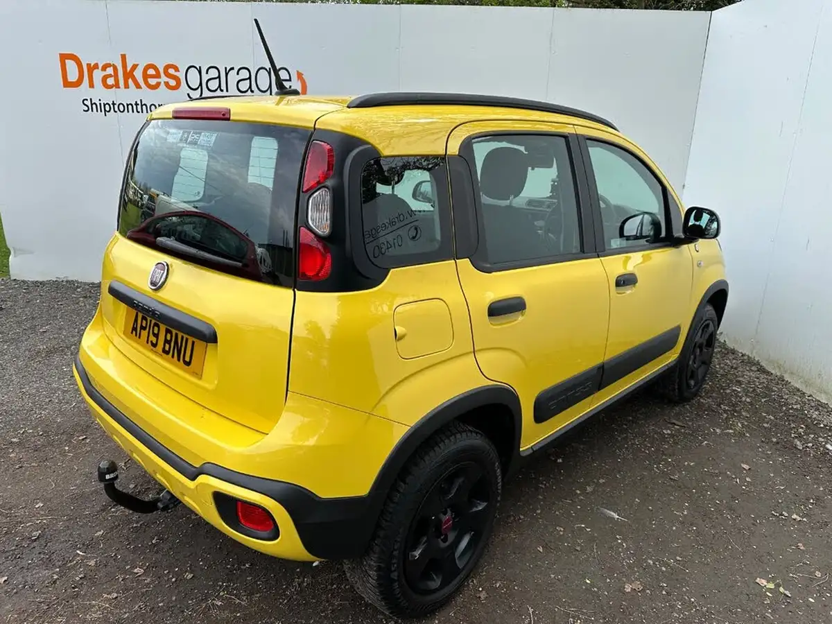 2019-fiat-panda-09-waze-4x4-big-9