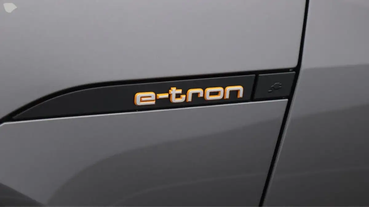 2020-audi-e-tron-50e-technik-big-20