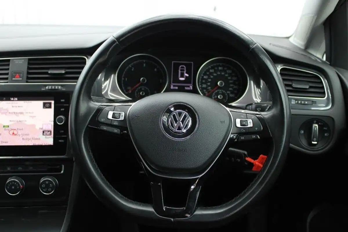 2018-volkswagen-golf-16tdi-se-nav-ss-hatchback-5d-big-23