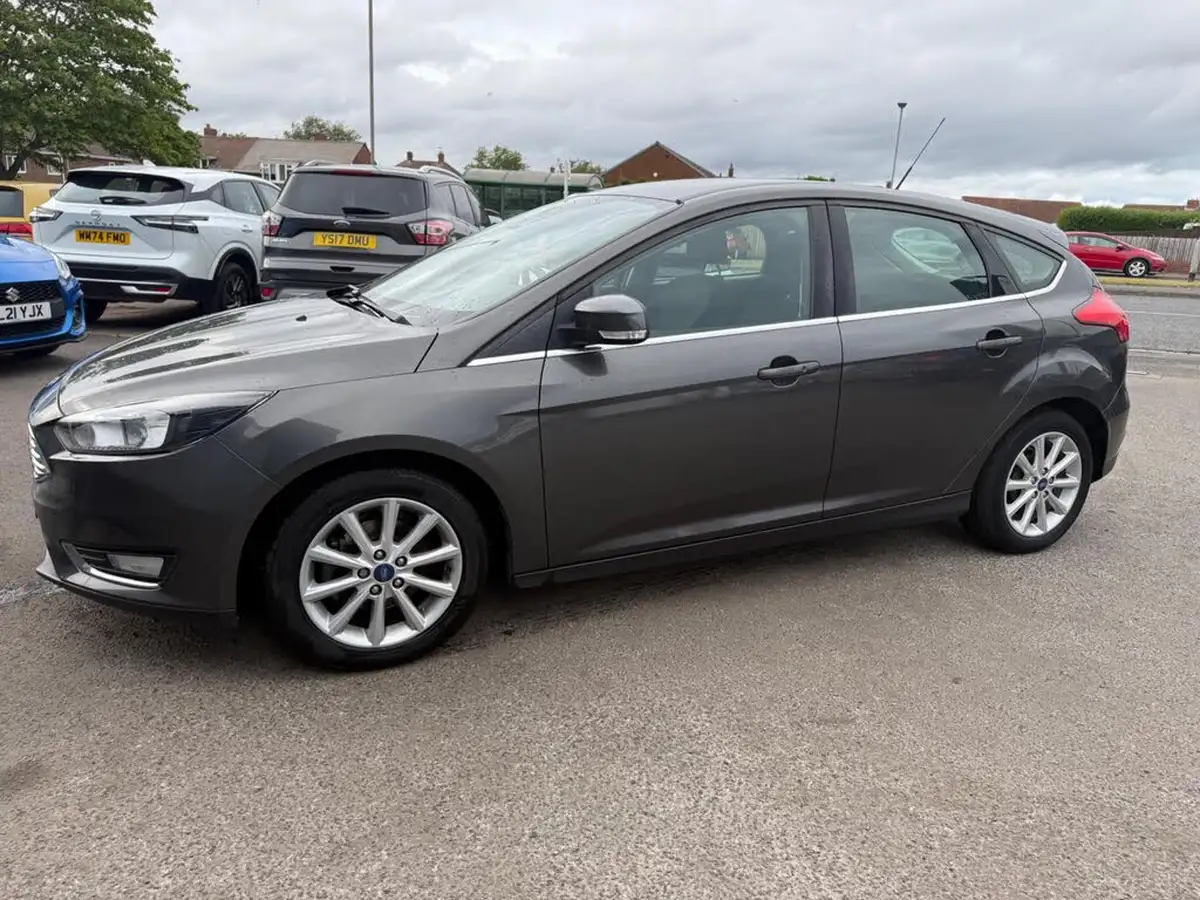 2017-ford-focus-10t-titanium-100ps-hatchback-big-4
