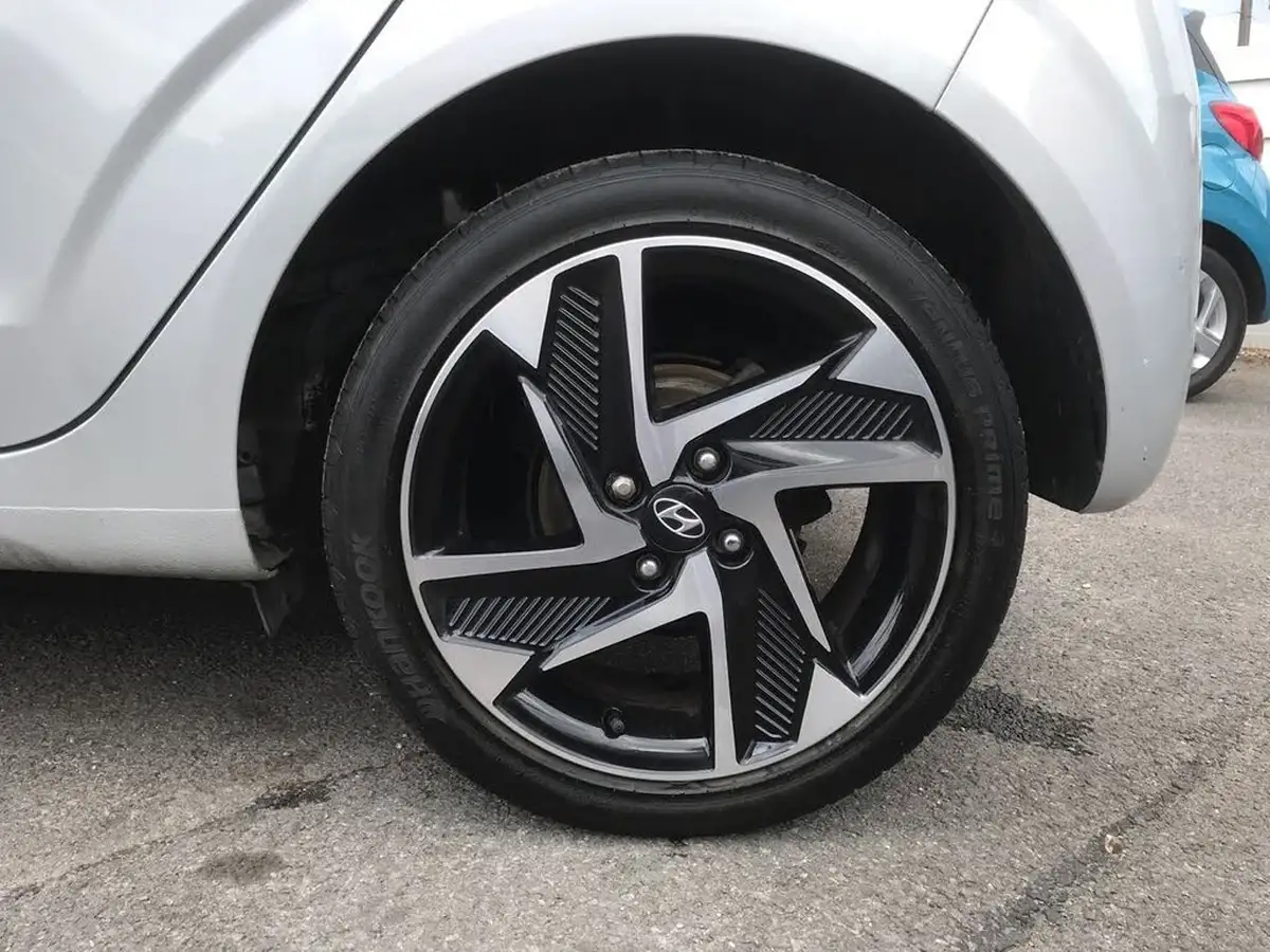 2022-hyundai-i10-10-premium-big-8