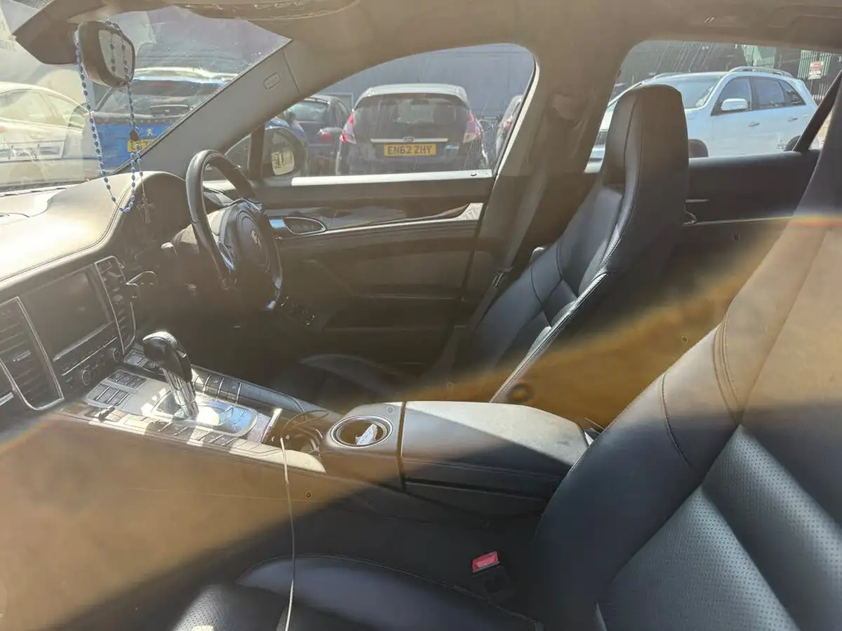 2014-porsche-panamera-30td-big-35