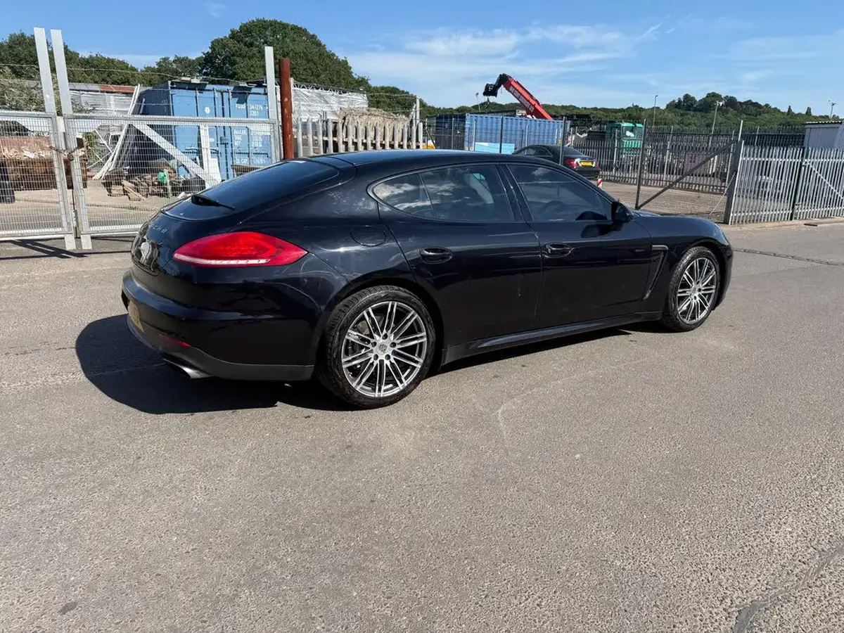 2014-porsche-panamera-30td-big-11