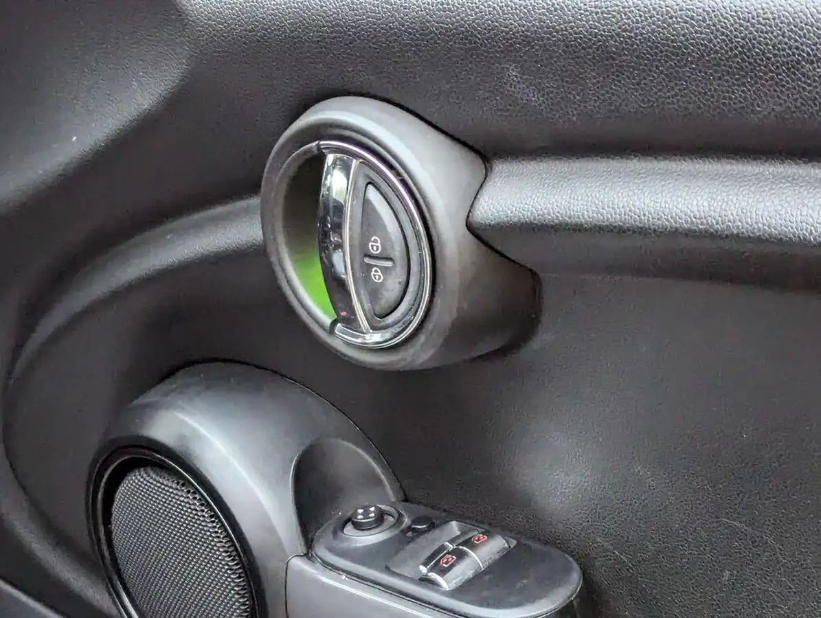 2019-mini-cooper-15-cooper-sport-hatchback-3d-big-36