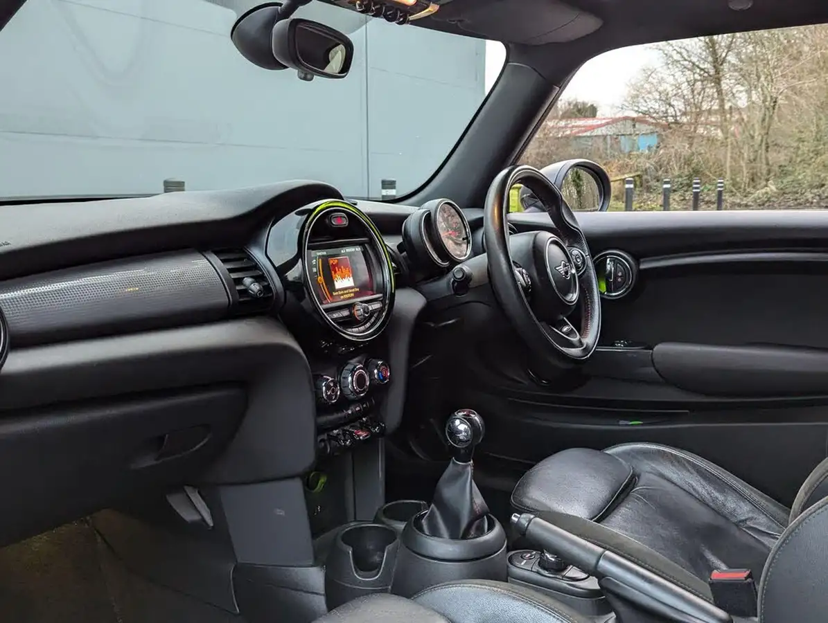 2019-mini-cooper-15-cooper-sport-hatchback-3d-big-8