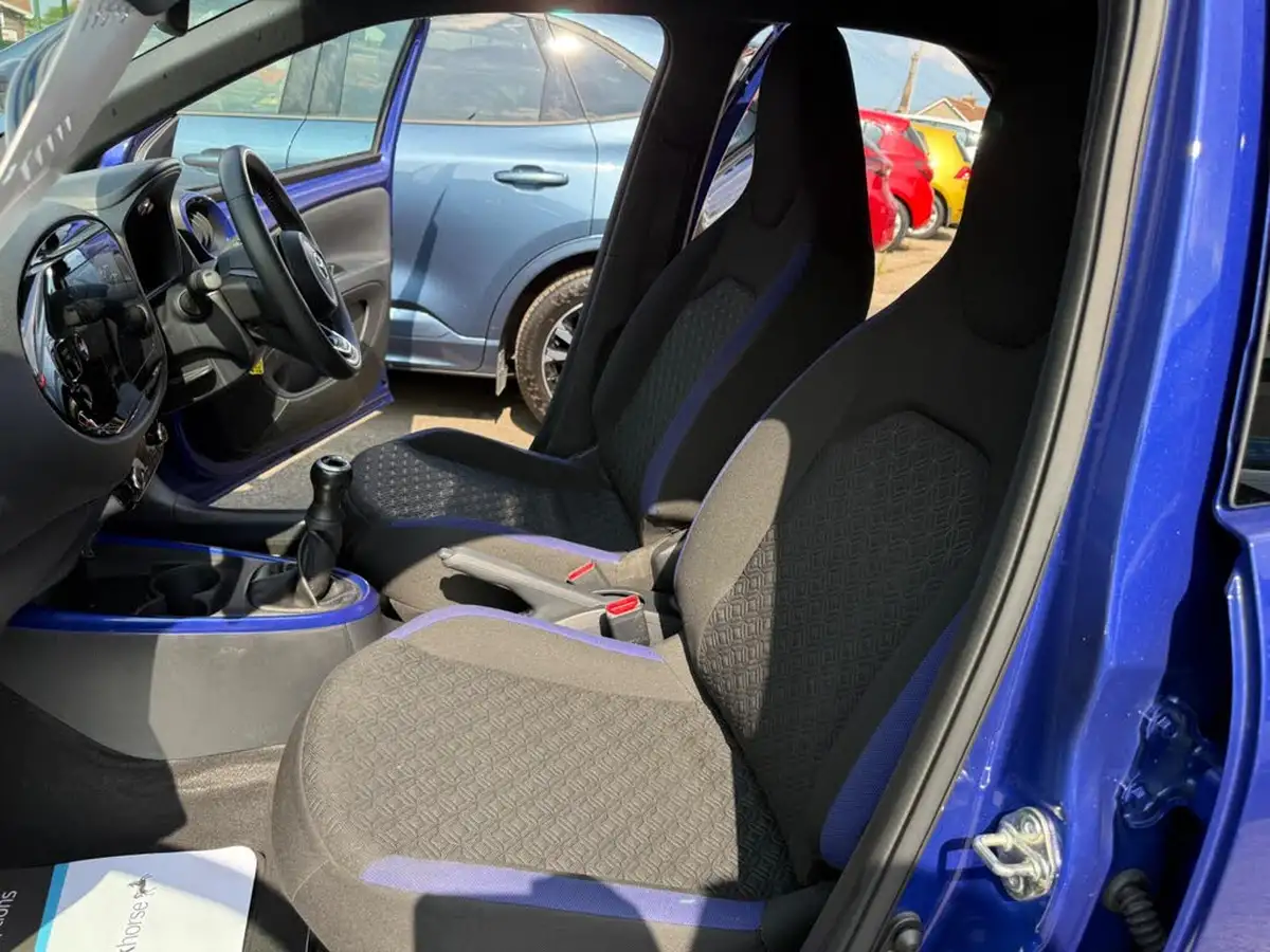 2024-toyota-aygo-x-10-vvt-i-edge-big-31