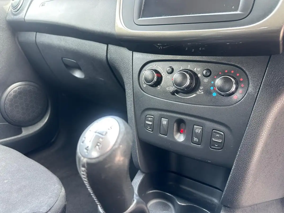 2014-dacia-sandero-stepway-15d-laureate-big-15