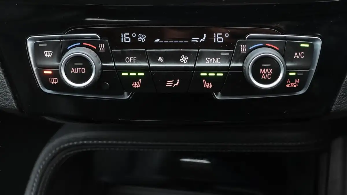 2021-bmw-x1-20-sdrive20i-xline-big-12