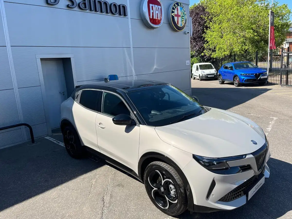 2025-alfa-romeo-junior-12-big-5