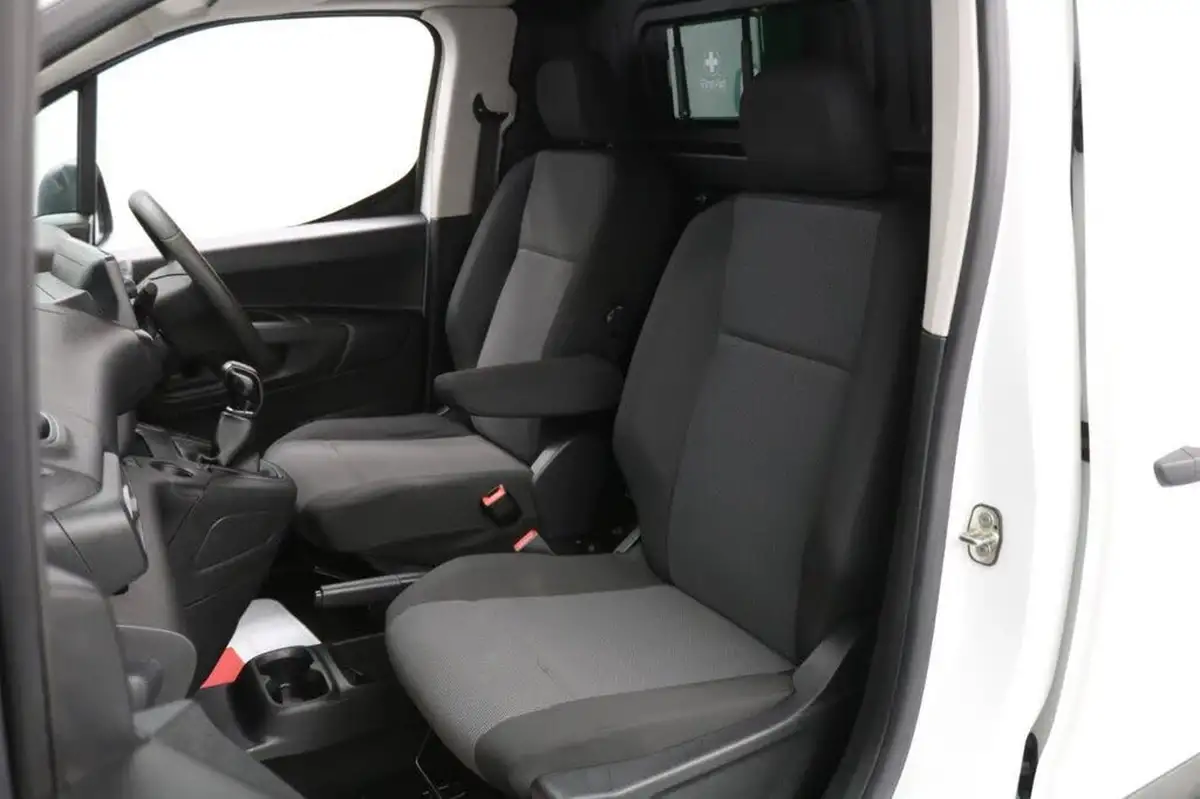 2020-vauxhall-combo-15cdti-sportive-2300-100pseu6d-t-l2h1-panel-big-21