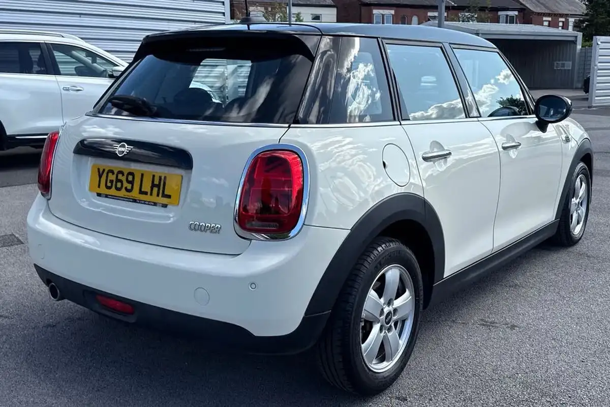 2019-mini-cooper-15-cooper-classic-hatchback-5d-big-42