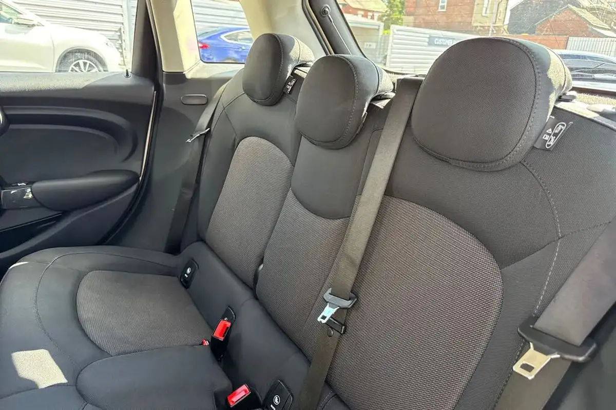 2019-mini-cooper-15-cooper-classic-hatchback-5d-big-18