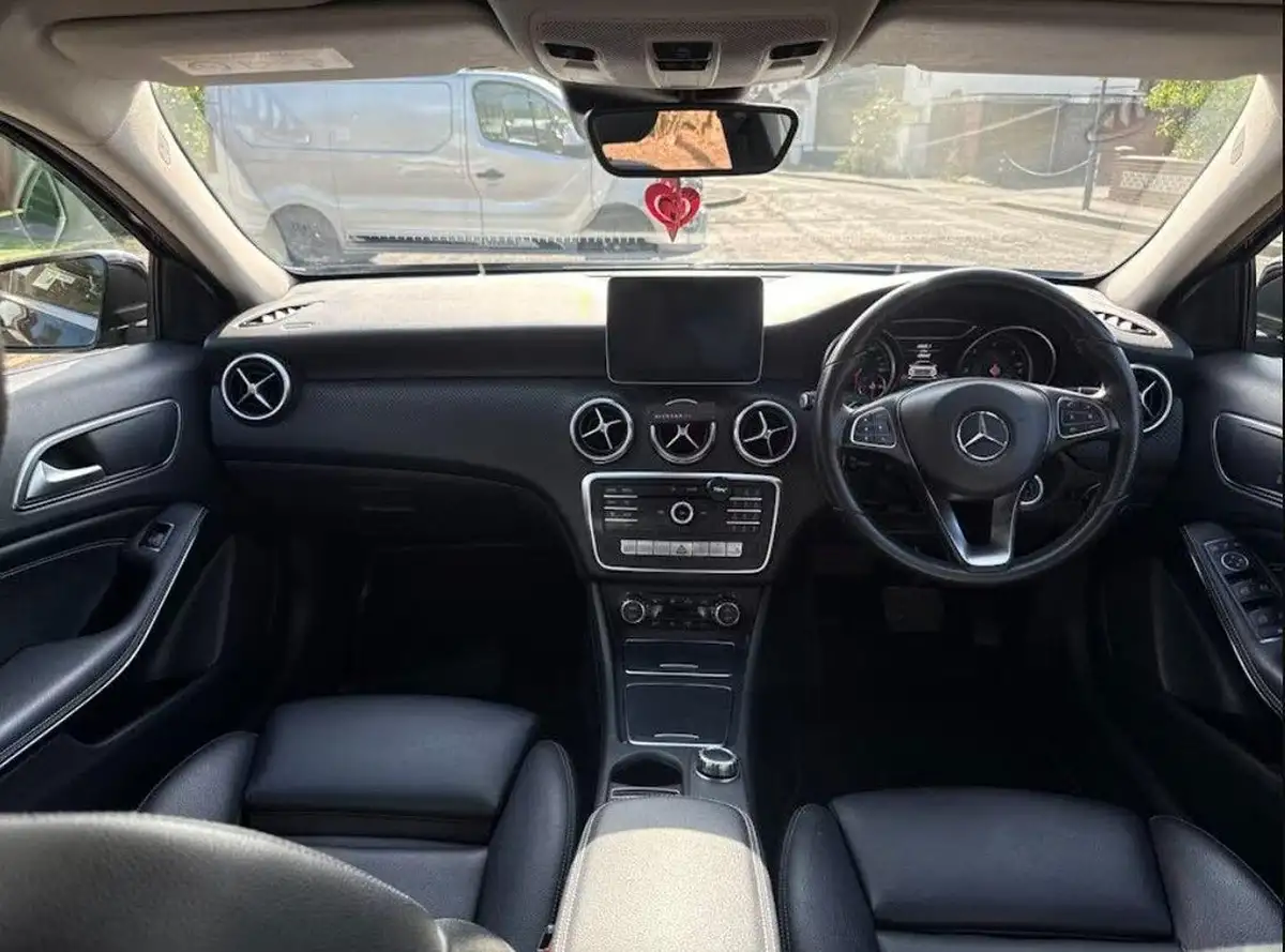 2017-mercedes-benz-a-class-15d-a180d-sport-premiumss-7g-dct-big-6