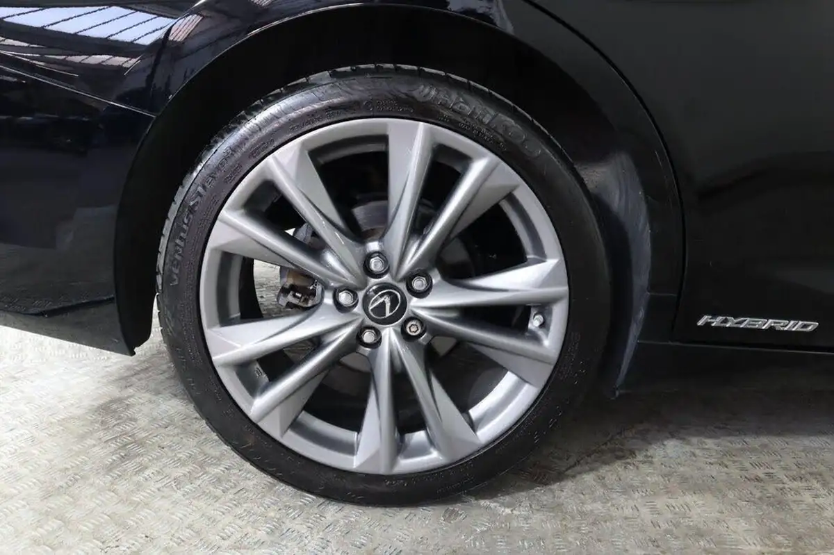 2019-lexus-es-300h-25-f-sport-big-38