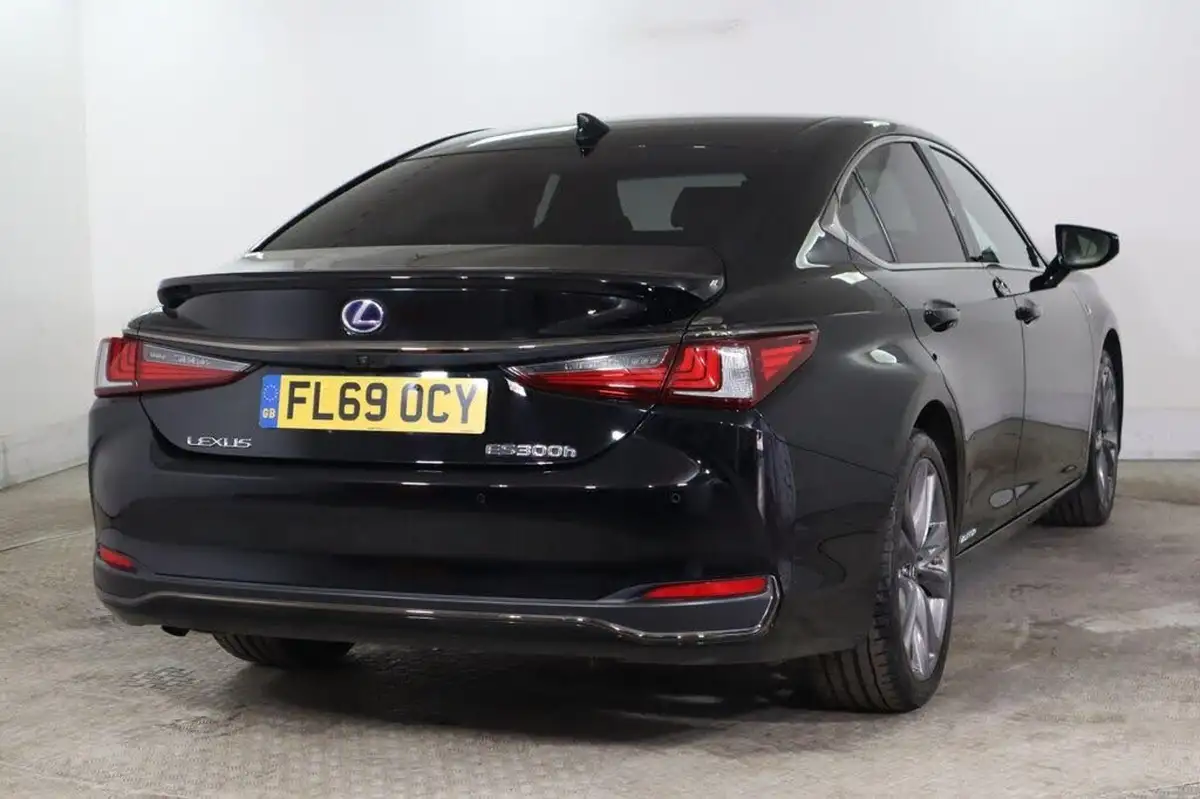 2019-lexus-es-300h-25-f-sport-big-10