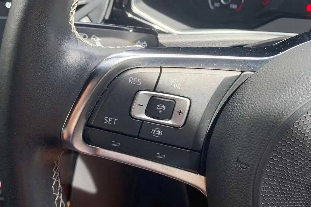 2021-volkswagen-t-roc-15-tsi-black-edition-big-14