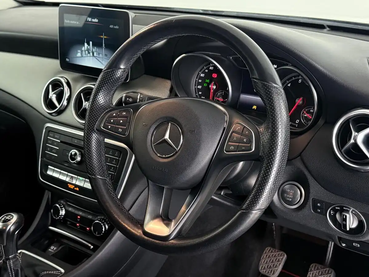 2018-mercedes-benz-gla-class-16-gla-180-urban-edition-big-24