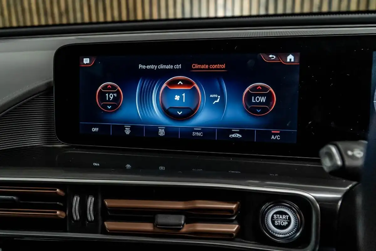 2021-mercedes-benz-eqc-e-eqc-400-amg-line-big-30