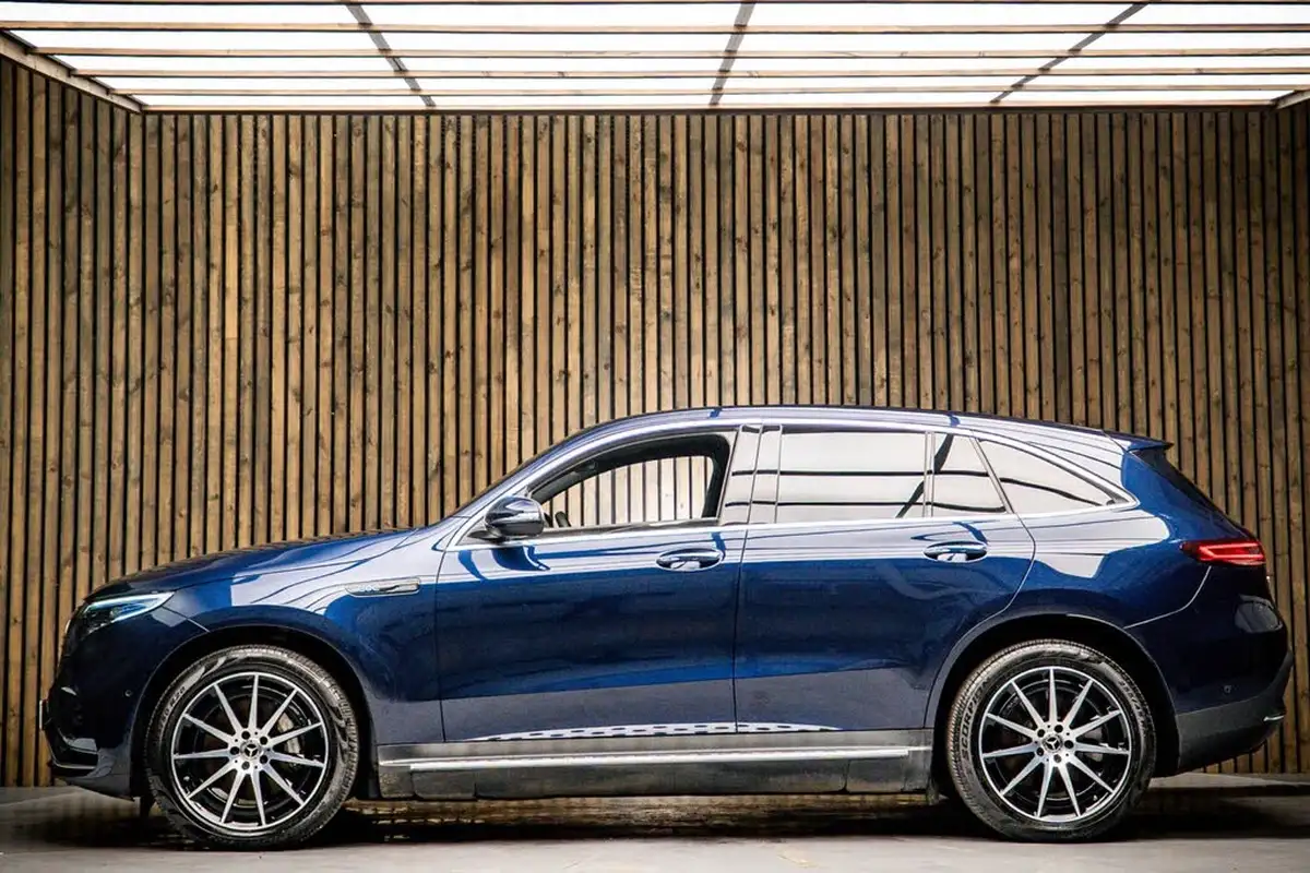 2021-mercedes-benz-eqc-e-eqc-400-amg-line-big-6
