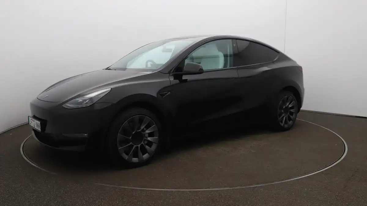 2022-tesla-model-y-e-long-range-big-68