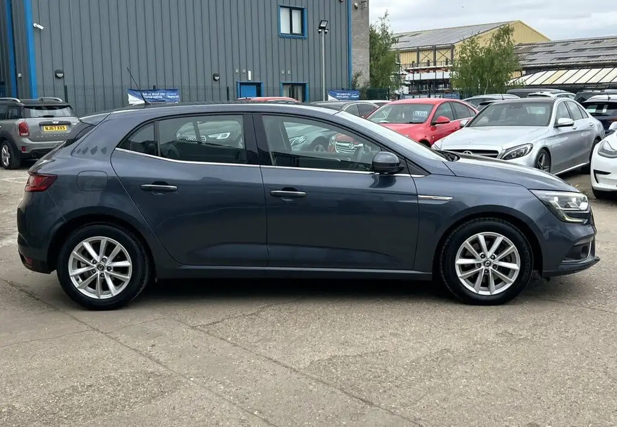 2017-renault-megane-16dci-dynamique-nav-hatchback-big-6