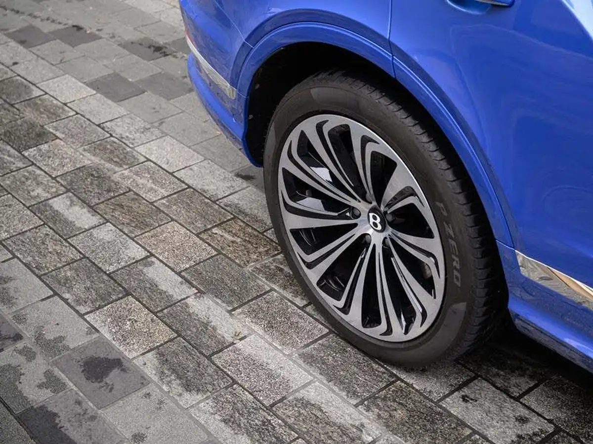 2024-bentley-bentayga-40-v8-extended-wheelbase-azure-big-54