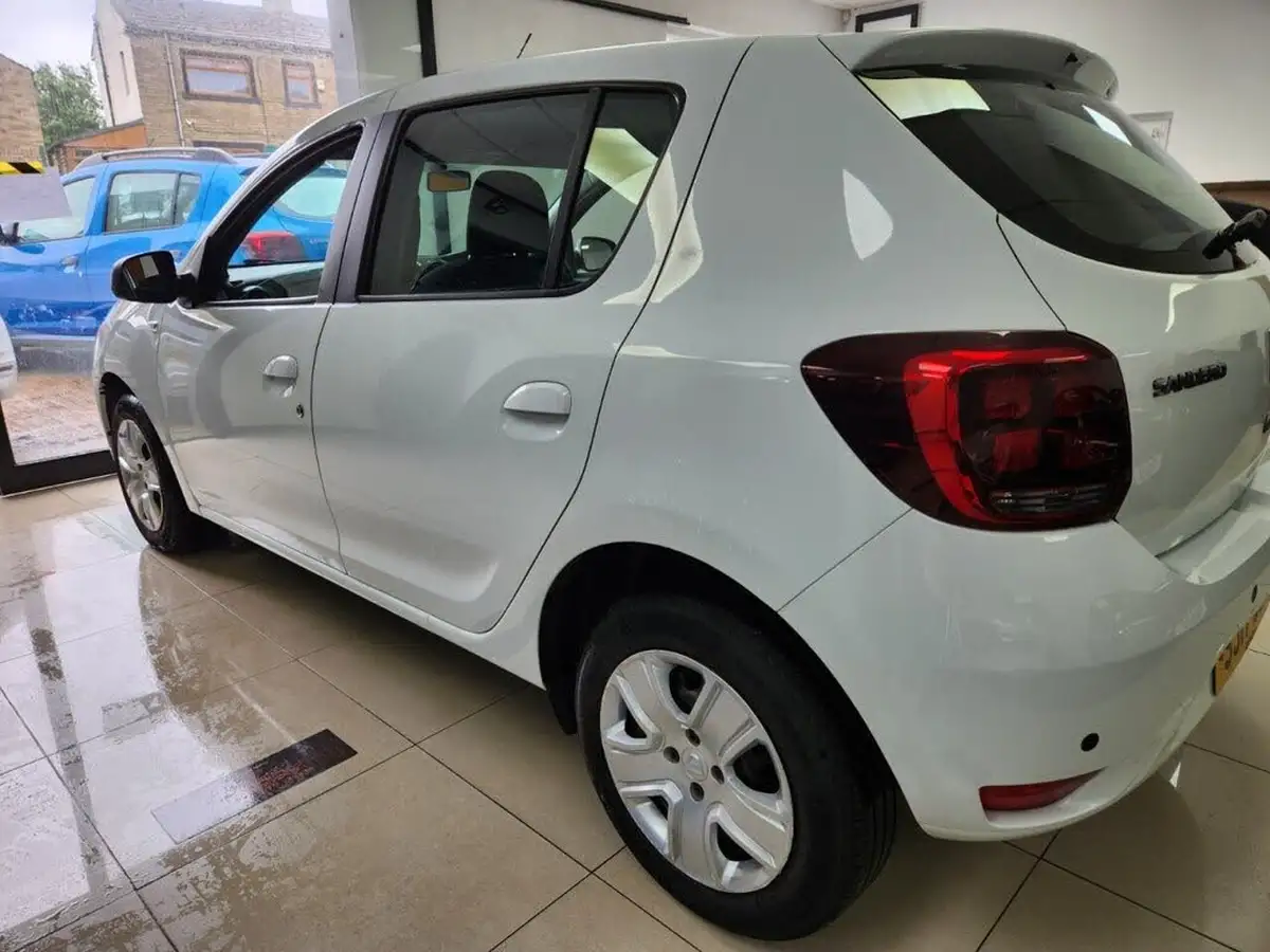 2017-dacia-sandero-15dci-laureate-big-32